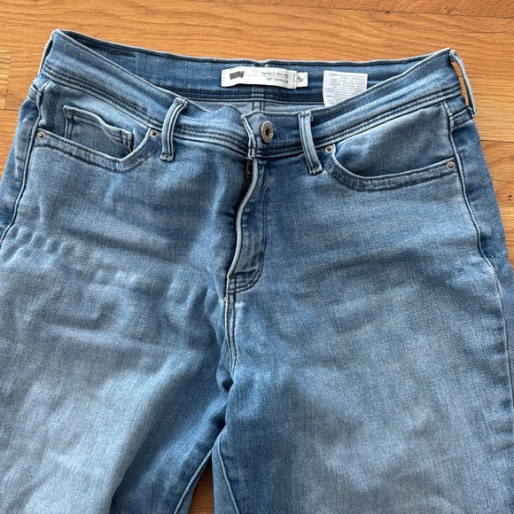 Levi Jeans - Picture 2 of 4